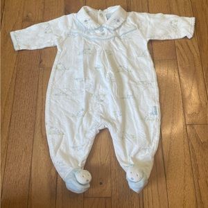 LE TOP BABY BLUE WHITE PUPPY DOG GRAPHIC PRINT PAJAMAS SIZE NEWBORN